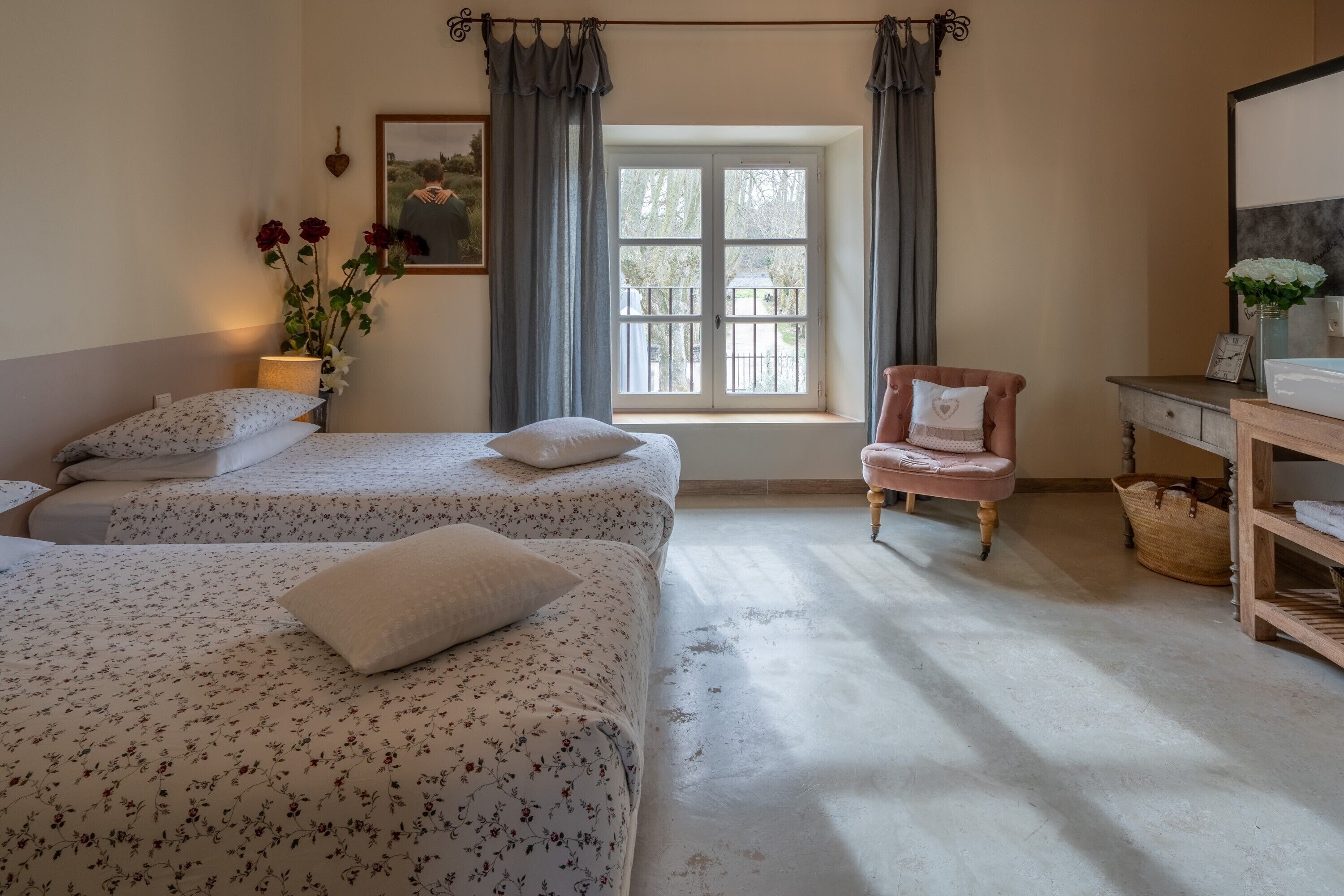 13 chambres, fer et planche à repasser, Wi-Fi, draps fournis