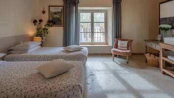 13 Schlafzimmer, Bügeleisen/Bügelbrett, WLAN, Bettwäsche