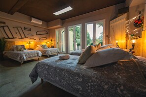 13 عدّة غرف نوم ومكواة/لوح كي وواي فاي وملاءات أسرّة