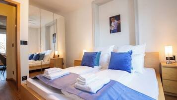 Iron/ironing board, free WiFi, bed sheets