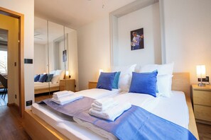 Iron/ironing board, free WiFi, bed sheets - Special *Roger F. Rabbit 2* Apartment (Basel)