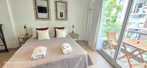 Cuna de viaje, wifi y ropa de cama 