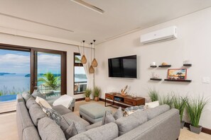 Smart TV - Casa Skov, a hidden gem with endless ocean views (Peninsula Papagayo)