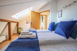 2 bedrooms, iron/ironing board, WiFi, bed sheets - Special *Roger F. Rabbit 4* Apartment (Basel)