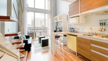 Departamento clásico, 1 cama Queen size y sofá cama | Interior