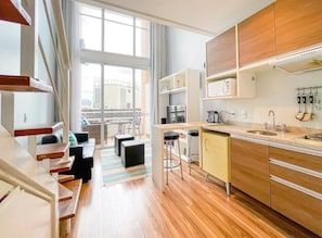 Departamento clásico, 1 cama Queen size y sofá cama | Interior