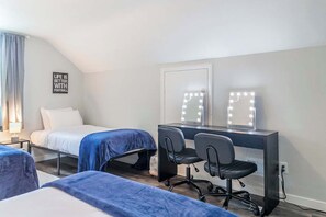 4 bedrooms, desk, iron/ironing board, WiFi