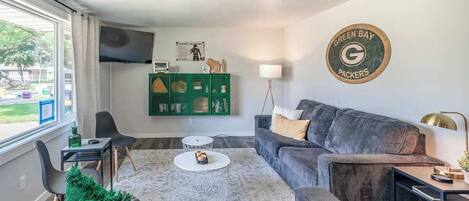 Een televisie en een kantoor