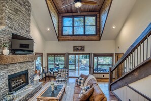 TV, fireplace