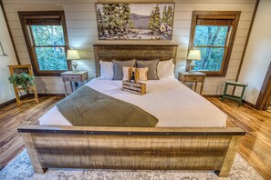 3 bedrooms, iron/ironing board, WiFi, bed sheets - Flowing Grace - hot tub, creek, close to downtown (Blue Ridge)