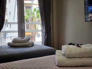 2 chambres, fer et planche à repasser, Wi-Fi gratuit, draps fournis