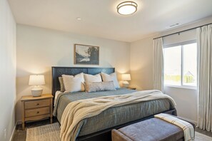 Schreibtisch, Bügeleisen/Bügelbrett, Reisekinderbett, kostenloses WLAN