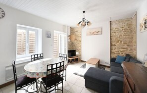 Interior - Holiday Home “La Venelle des Ormeaux” with Private Terrace and Wi-Fi (Ars-en-Ré)