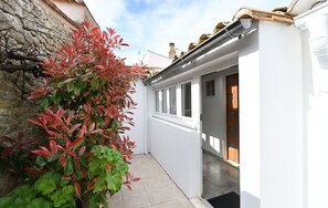 Exterior detail - Holiday Home “La Venelle des Ormeaux” with Private Terrace and Wi-Fi (Ars-en-Ré)