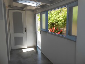 Interior - Holiday Home “La Venelle des Ormeaux” with Private Terrace and Wi-Fi (Ars-en-Ré)
