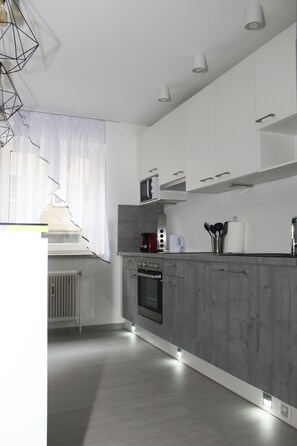 Apartment, 4 Bedrooms, Non Smoking | Private kitchen