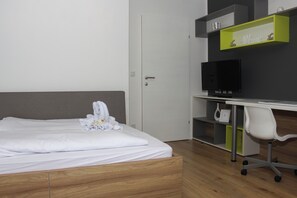 Apartment, 4 Bedrooms, Non Smoking | Free WiFi