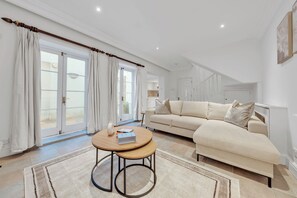 Design-Apartment, 2 Schlafzimmer, zum Innenhof hin | Wohnbereich