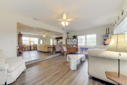 Walk to The Cove! Central Deerfield Beach Home