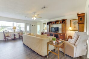 House (2 Bedrooms) | Interior - 1 Mi to Sand! Deerfield Beach Home w/ Patio (Deerfield Beach)