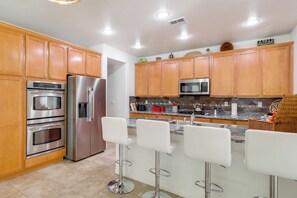 House (5 Bedrooms) | Interior