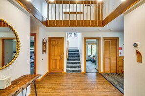 Apartment (4 Bedrooms) | Interior - 6 Mi to Okemo! Family Townhome in Lakeside Resort (Plymouth)