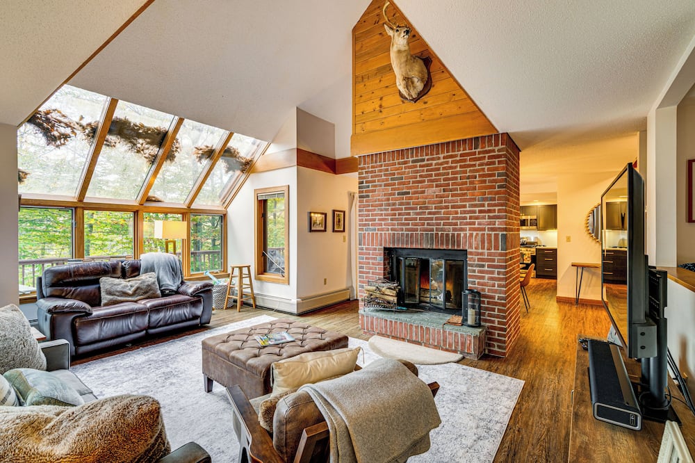 6 Mi to Okemo! Family Townhome in Lakeside Resort - The Alps, VT