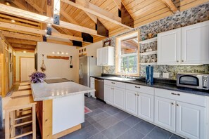 House (1 Bedroom) | Interior - 7 Mi to Bilger's Rocks: Secluded 7-acre Retreat (Curwensville)