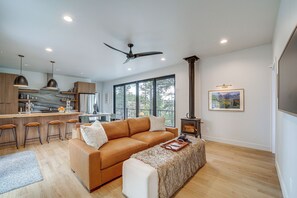 House (2 Bedrooms) | Interior - Modern Cabin Living! Mtn-view Gem in Munds Park (Munds Park)