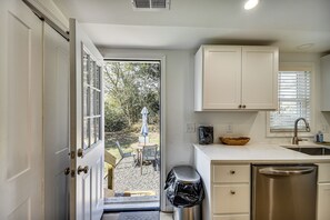 Interior - Beach Days & Dtwn Charm! Cape Charles Cottage (Cape Charles)