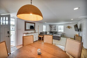 Interior - Beach Days & Dtwn Charm! Cape Charles Cottage (Cape Charles)