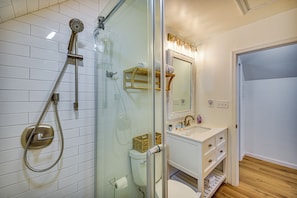 Interior - Beach Days & Dtwn Charm! Cape Charles Cottage (Cape Charles)