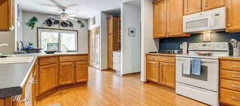 Stars & Sunsets! Door Peninsula Retreat w/ Deck