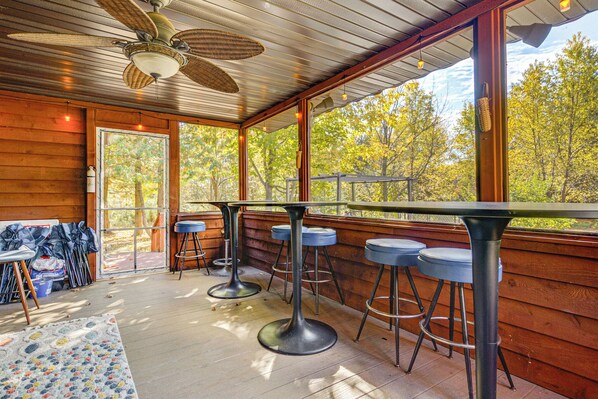 Interior - Stars & Sunsets! Door Peninsula Retreat w/ Deck (Egg Harbor)