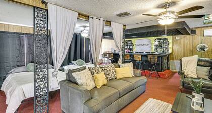Convenient Studio w/ Private Bar in Odessa