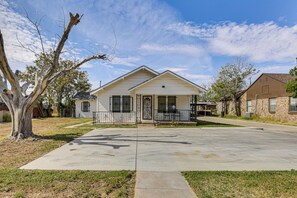 Apartment (0 Bedroom) | Interior - Convenient Studio w/ Private Bar in Odessa (Odessa)