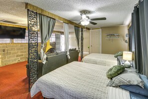 Apartment (0 Bedroom) | Interior - Convenient Studio w/ Private Bar in Odessa (Odessa)