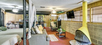 Convenient Studio w/ Private Bar in Odessa