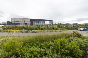 Exterior - Dahlia (Redruth)