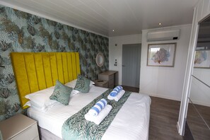 4 bedrooms, individually decorated, individually furnished, free WiFi - Dahlia (Redruth)