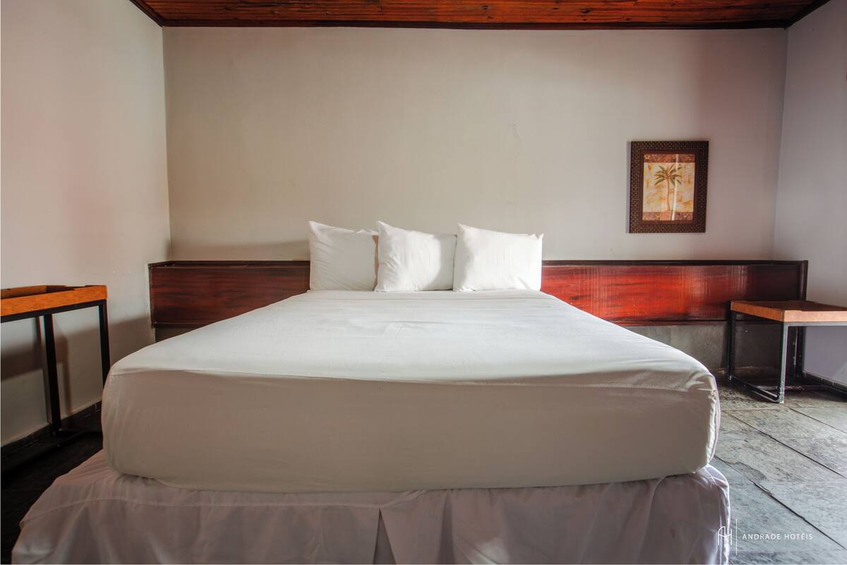 WiFi (free), bed sheets