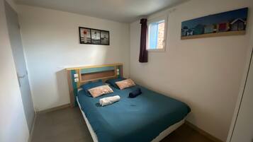 3 chambres, fer et planche à repasser, Wi-Fi, draps fournis