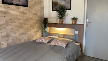 3 makuuhuonetta, silitysrauta/-lauta, Wi-Fi, vuodevaatteet