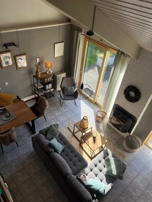Fernseher, Kamin, Videospiele, Bücher