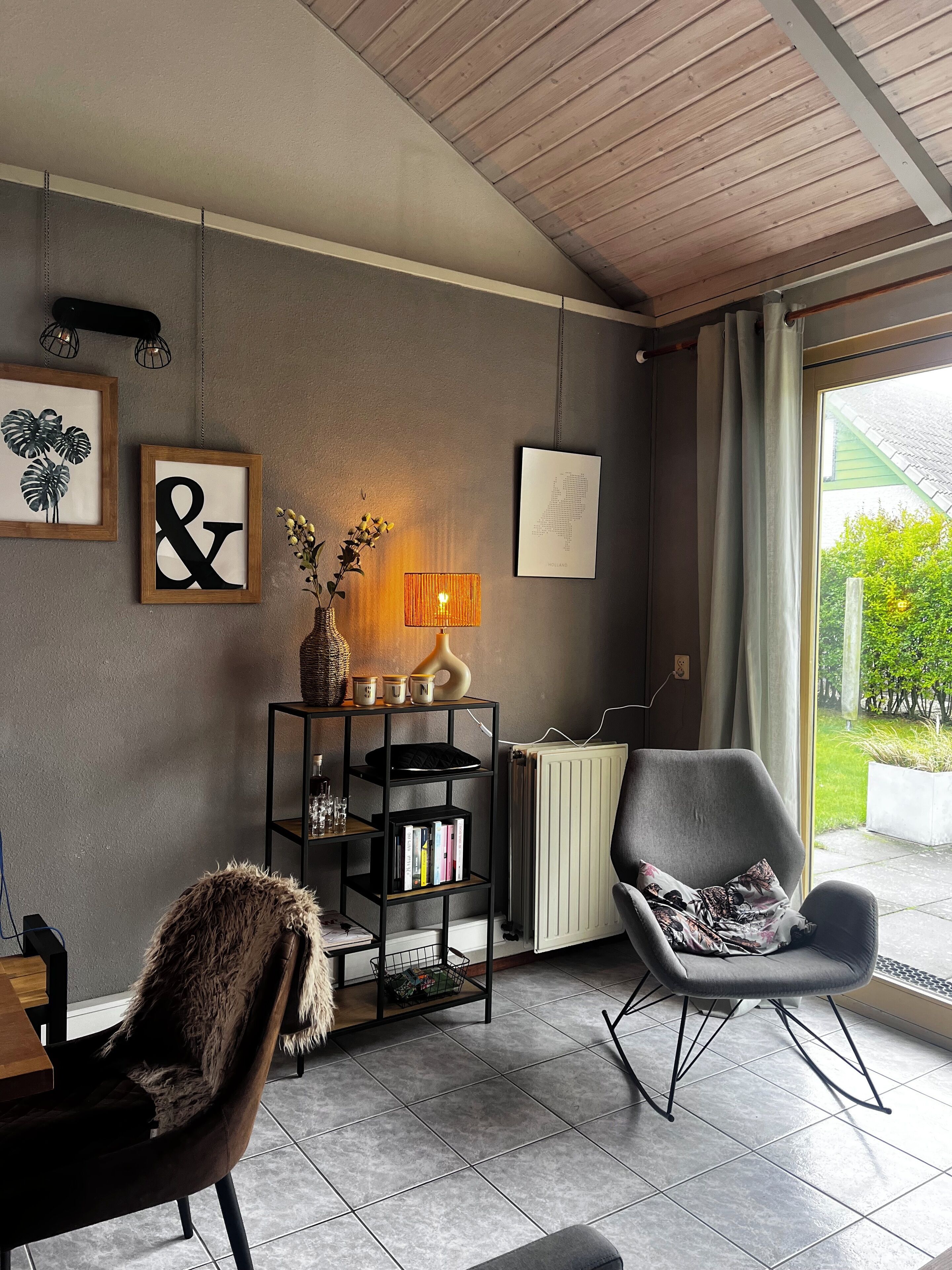 Fernseher, Kamin, Videospiele, Bücher