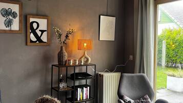 Fernseher, Kamin, Videospiele, Bücher