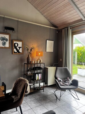 Fernseher, Kamin, Videospiele, Bücher