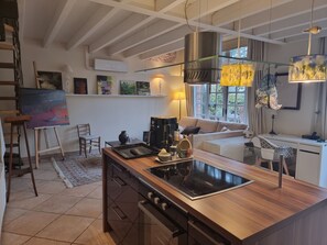 Micro-ondes, four, plaque de cuisson, lave-vaisselle