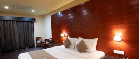 Schreibtisch, schallisolierte Zimmer, kostenloses WLAN