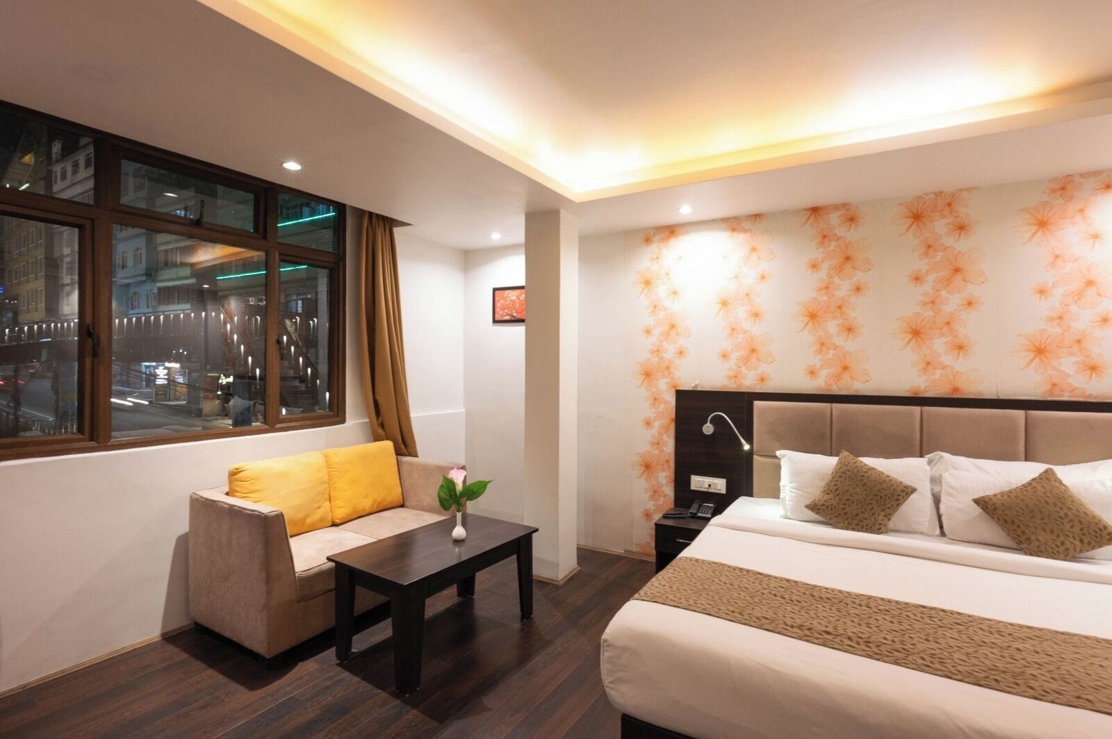 Deluxe Room, City View | Desk, soundproofing, free WiFi